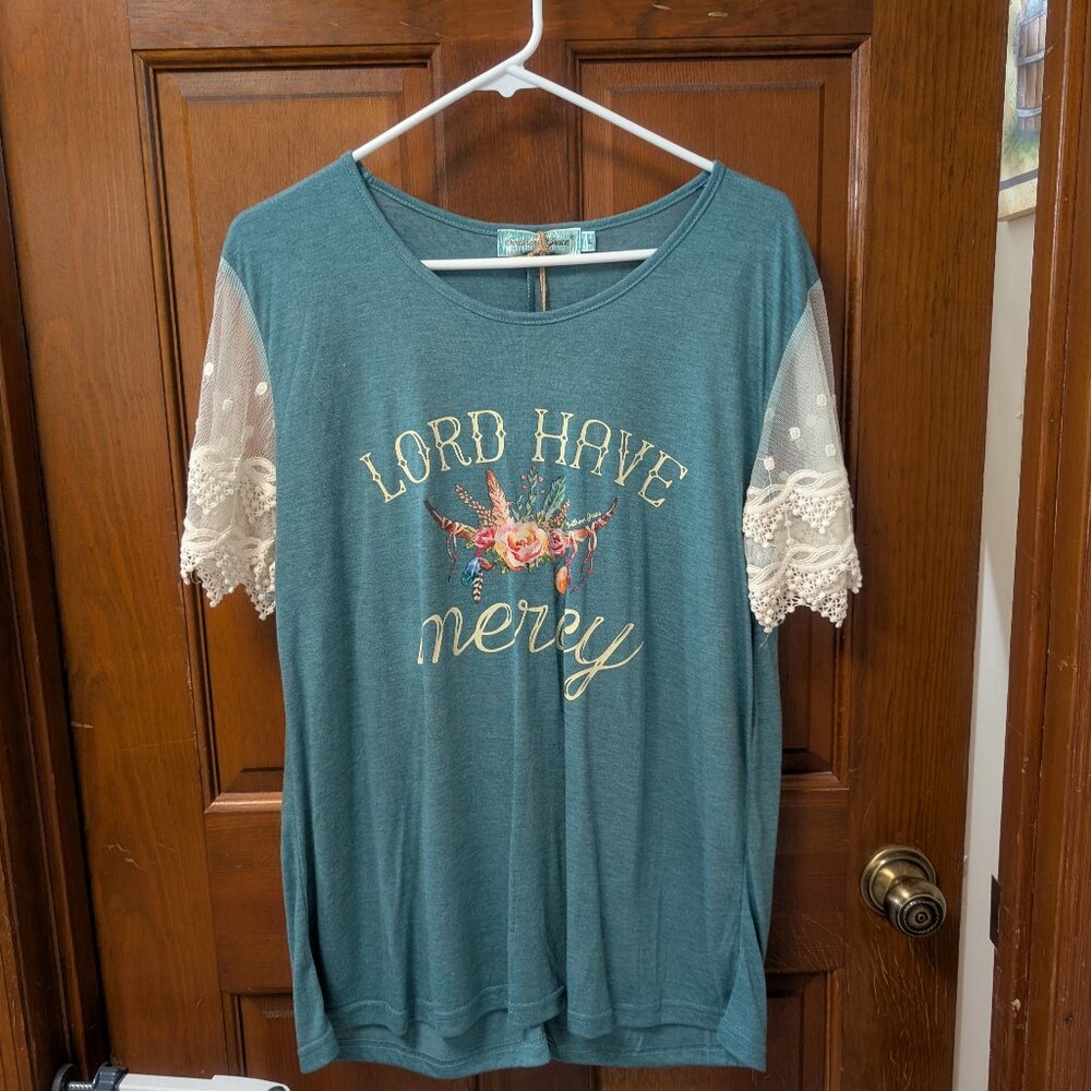 Women's Southern Grace T-shirt, size Large NWT